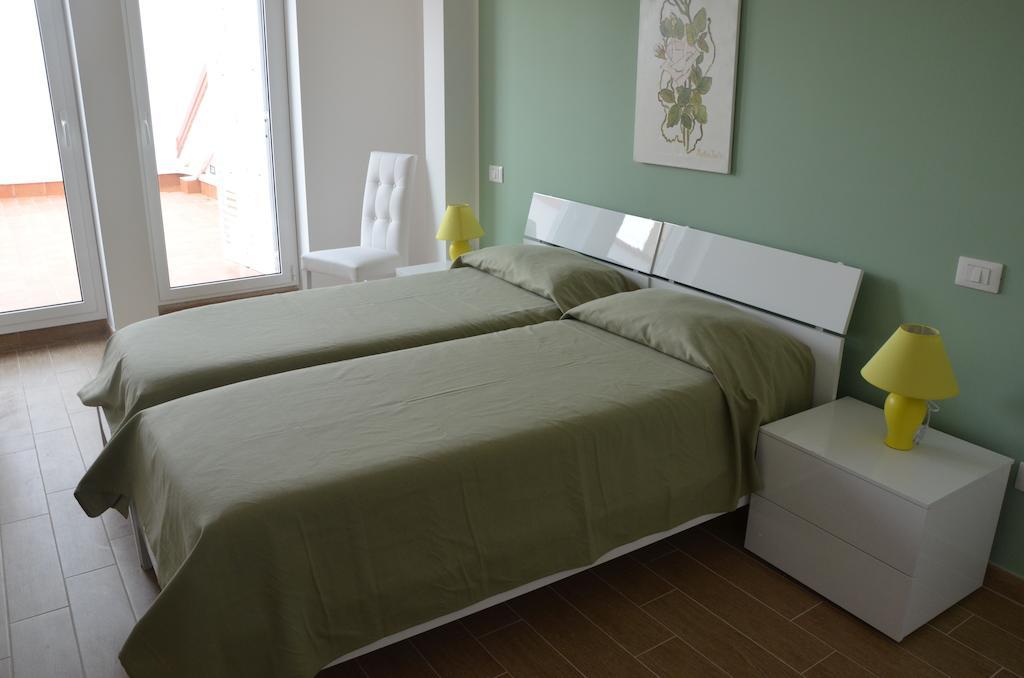 Hotel Residence Thalassa Ρέτζιο ντι Καλάμπρια Δωμάτιο φωτογραφία